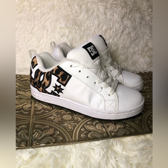 DC Women's Court Graffik Sneakers - White size 5 - Picture 3 of 16